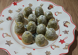 Pistáciová vosí hnízda s matchou