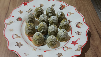 Pistáciová vosí hnízda s matchou