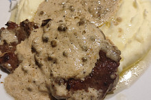 Krkovička na zeleném pepři s bramborovou kaší