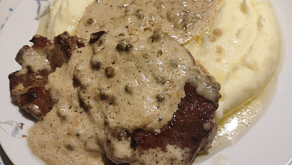 Plátky z krkovičky s omáčkou ze zeleného pepře, Krkovička na zeleném pepři s bramborovou kaší