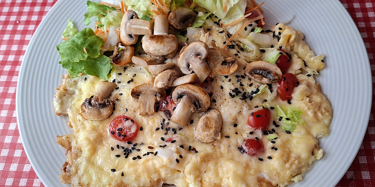 Vaječná omeleta se zeleninou a žampiony (vhodná pro diabetiky)