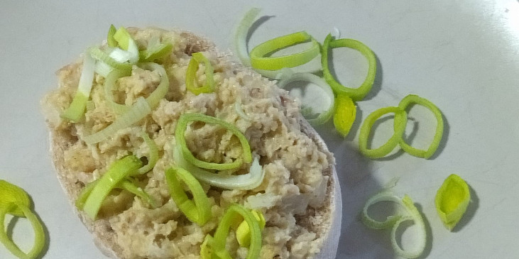 Drožďová pomazánka s vločkami