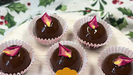 Nepečené sacher kuličky