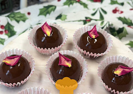 Nepečené sacher kuličky