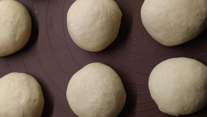 Pšenično - žitné  sádlové pečivo