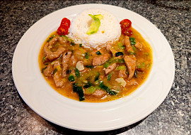 Vepřové nudličky na pórku s česnekem