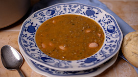 Čočková polévka s párkem podle ČSN