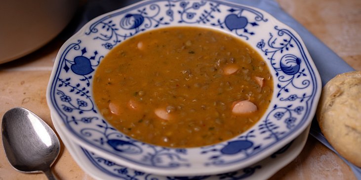 Čočková polévka s párkem podle ČSN