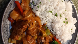 Marinovaná kuřecí játra v omáčce se zeleninou