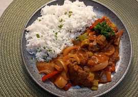 Marinovaná kuřecí játra v omáčce se zeleninou