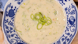 Pórková polévka s vejcem podle ČSN