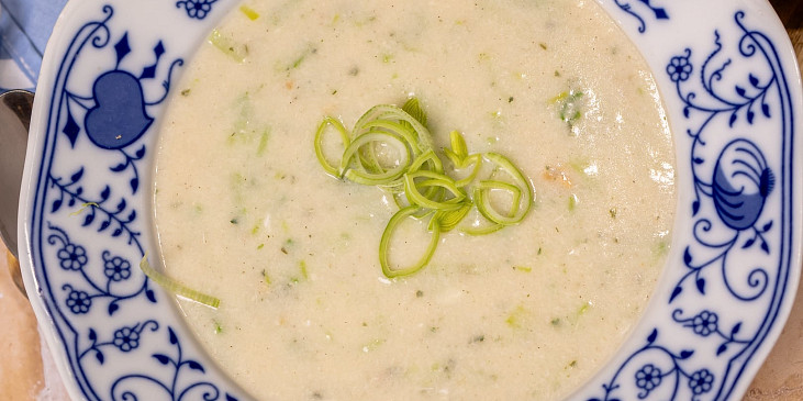 Pórková polévka s vejcem podle ČSN