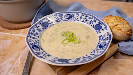 Pórková polévka s vejcem podle ČSN