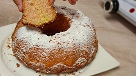 Jogurtová bábovka s pudinkem