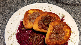 Bramborová roláda plněná mletým masem