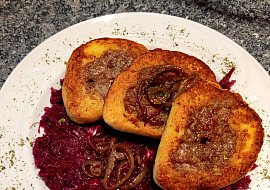 Bramborová roláda plněná mletým masem