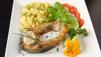 Kapr s kmínovým máslem