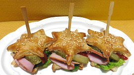 Plněné hvězdičky z listového těsta