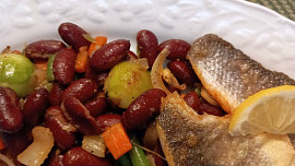 Teplý fazolový salát s mrkví a kapustičkami