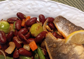 Teplý fazolový salát s mrkví a kapustičkami