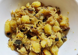 Brambory na cibulce se zelím