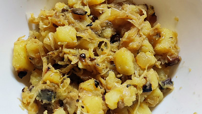 Brambory na cibulce se zelím