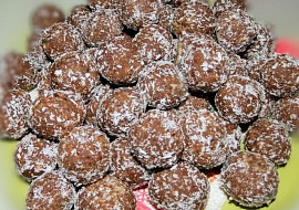 Kuličky z piškotů s vaječným koňakem