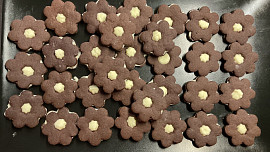 Kakaové kytičky s krémem