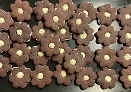 Kakaové kytičky s krémem