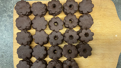 Kakaové kytičky s krémem, Před plněním