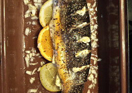 Pstruh se salátem po bořecku