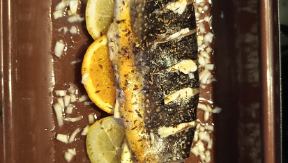 Pstruh se salátem po bořecku