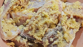 Vánoční kapr na česneku