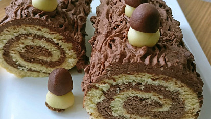 Vánoční roláda s čokoládovým krémem