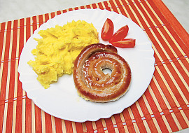 Vinná klobása na smetaně