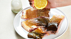 Zapečený kapr se žampiony