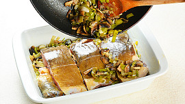 Zapečený kapr se žampiony