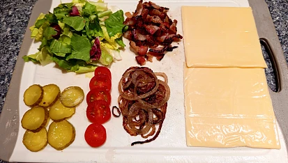 Poctivý vepřový burger v domácí housce