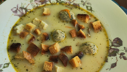 Houskové knedlíčky do rybí či zvěřinové polévky