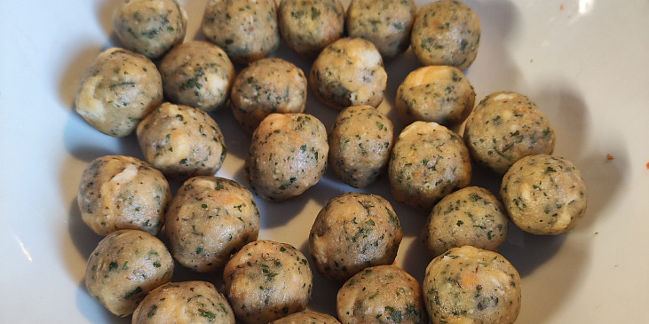 Houskové knedlíčky do rybí či zvěřinové polévky