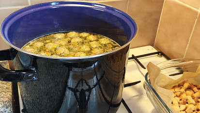Houskové knedlíčky do rybí či zvěřinové polévky