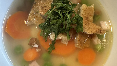 Kuřecí vývar s ořechovými nudlemi, Nemáme spirálky , máme nudliky ♥️