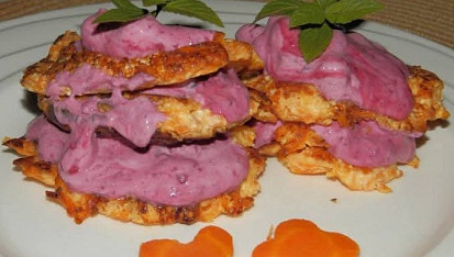 Mrkvové lívanečky s borůvkovou omáčkou