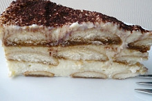 Na povrchu poprášeno kakaem.