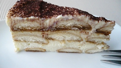 Piškotová mňamka, Na povrchu poprášeno kakaem.