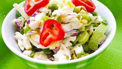 Pórkový salát s vejci a jogurtovou zálivkou