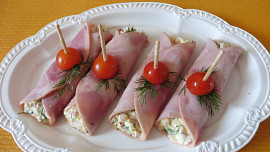 Rolky ze šunkového salámu