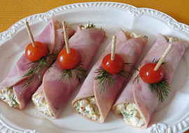 Rolky ze šunkového salámu