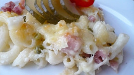 Zapečené těstoviny se šunkou a hráškem