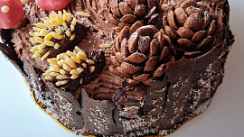 Dvoubarevný dort s tmavým a světlým krémem